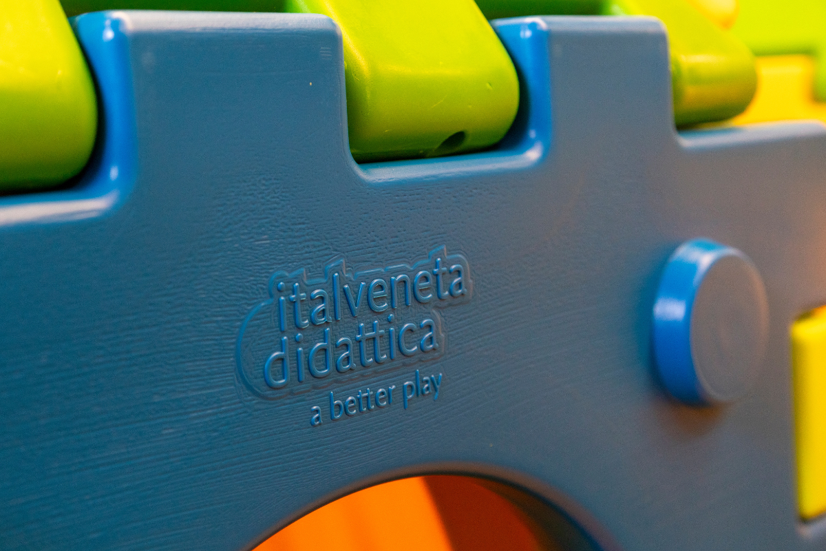 Italveneta Didattica, azienda italiana con oltre 40 anni di esperienza nella produzione di giochi, arredi e attrezzature educative Made in Italy.