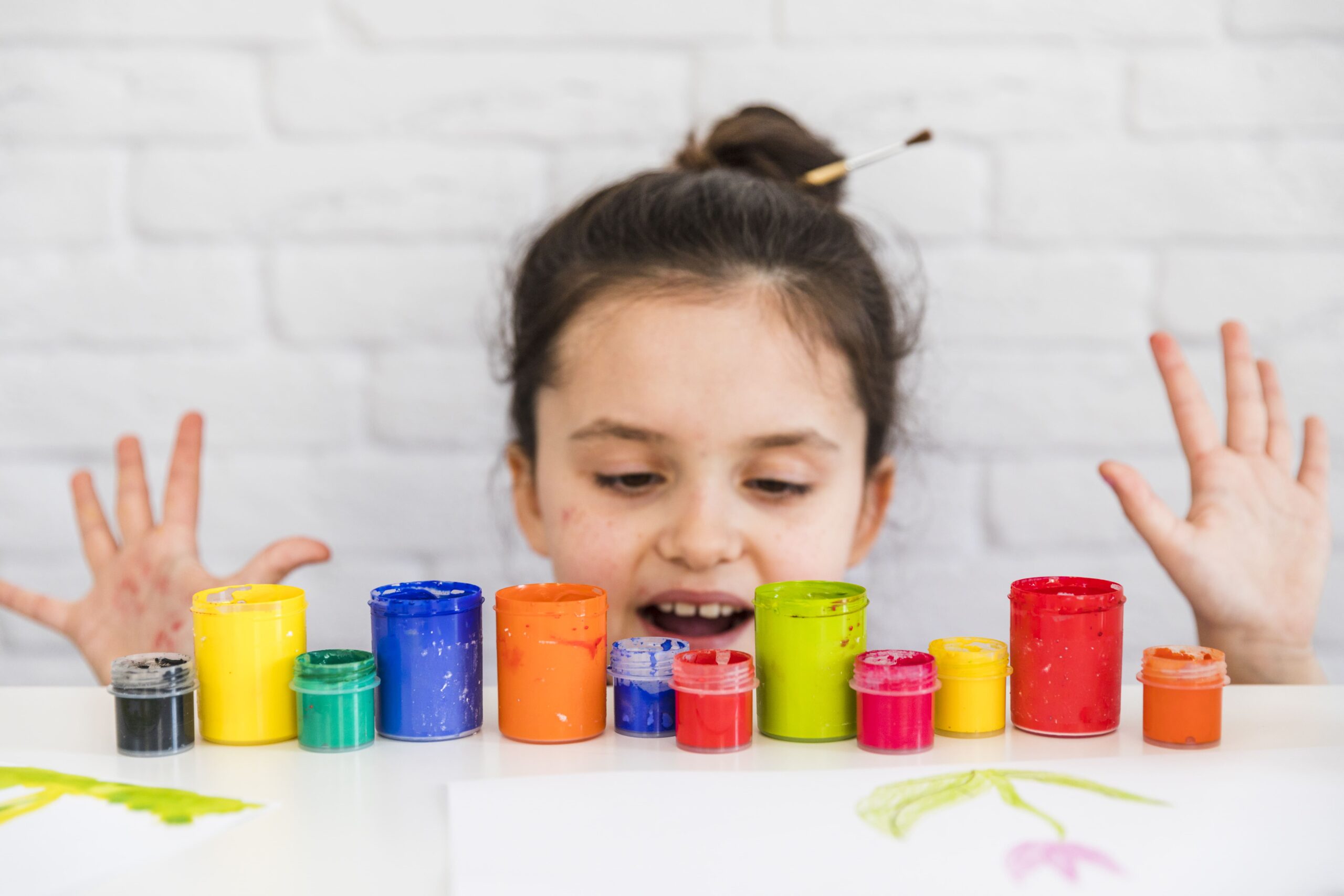 Giochi didattici per bambini - classe che gioca con abaco