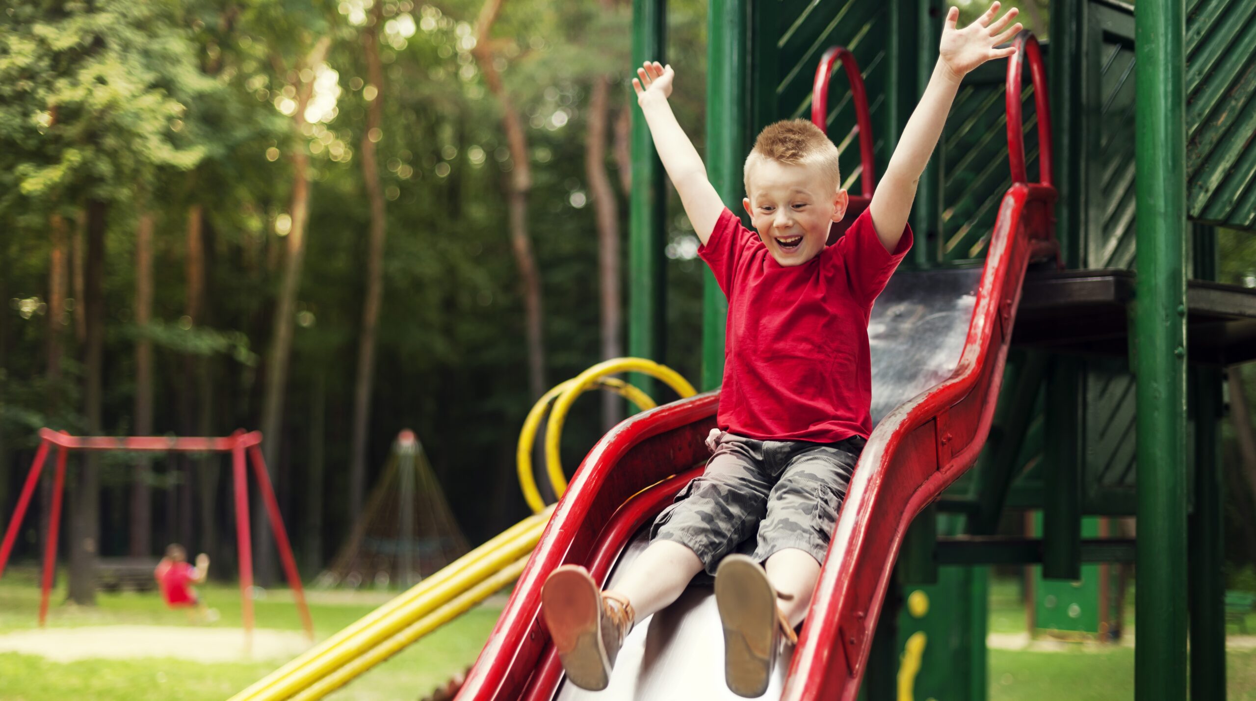 Giochi didattici per bambini - classe che gioca con abaco