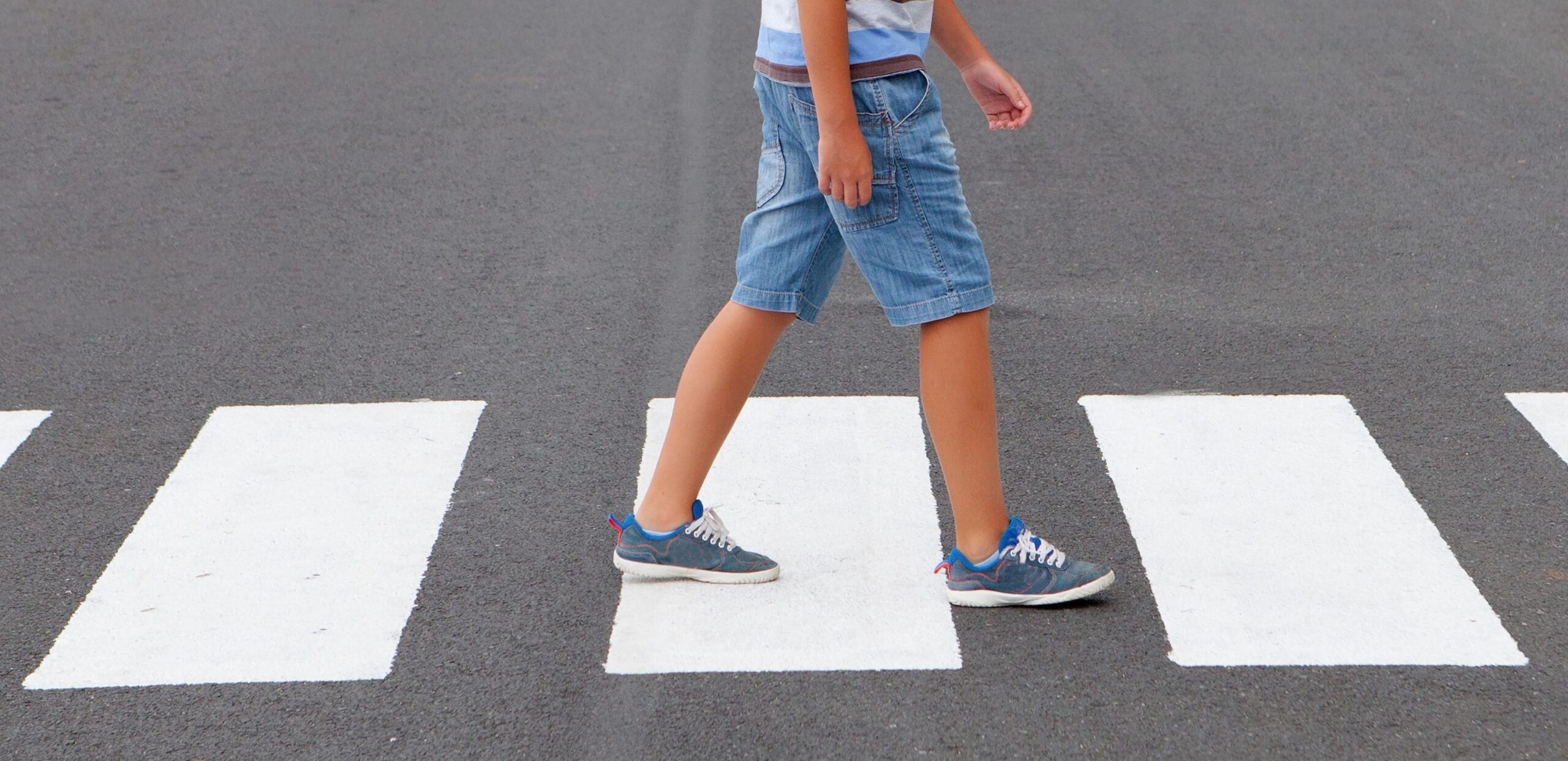 Giochi didattici per bambini - classe che gioca con abaco