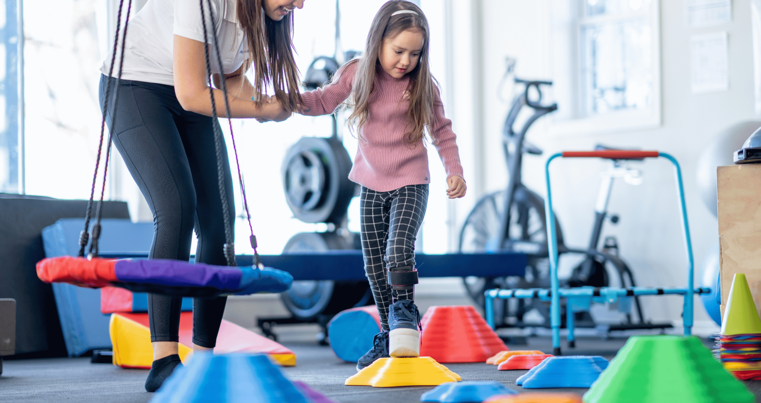 Giochi didattici per bambini - classe che gioca con abaco