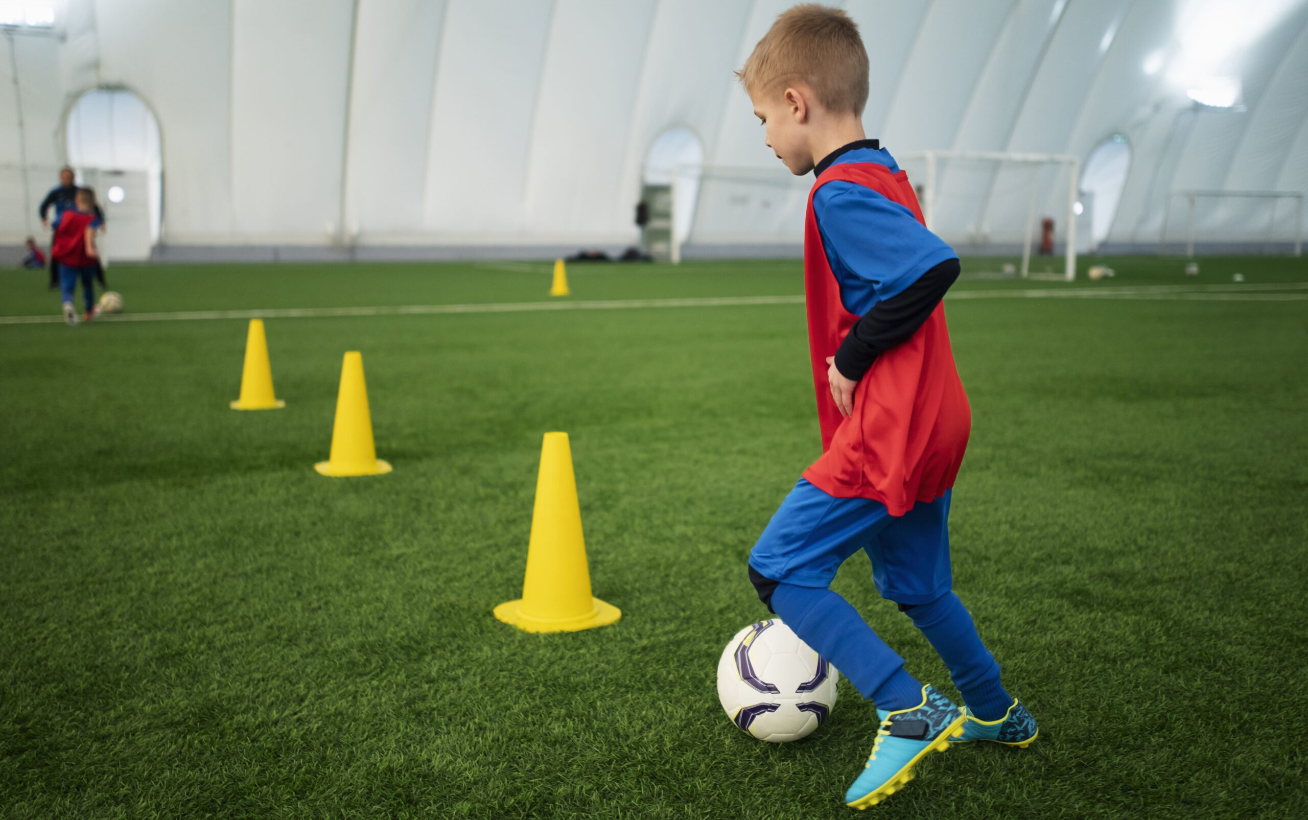 Giochi didattici per bambini - classe che gioca con abaco