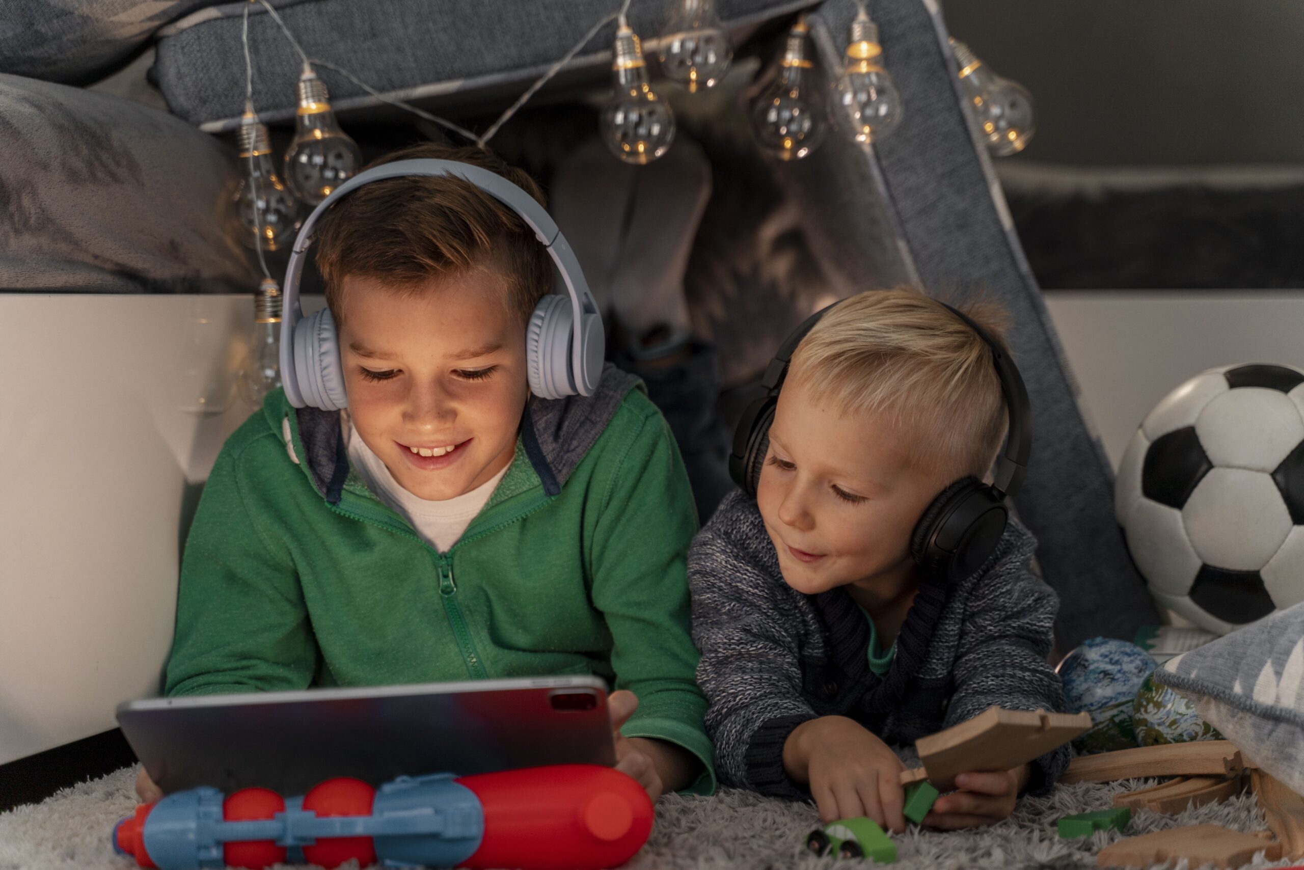 Giochi didattici per bambini - classe che gioca con abaco
