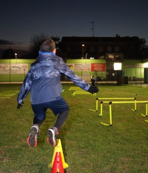 Giovani atleti che utilizzano attrezzature sportive Italveneta Didattica durante un allenamento alla Polisportiva Campogalliano